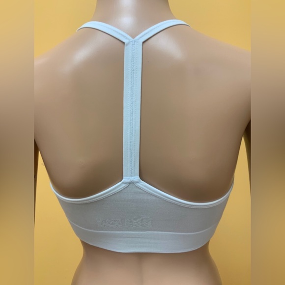 Auden - Picture 2 of 2